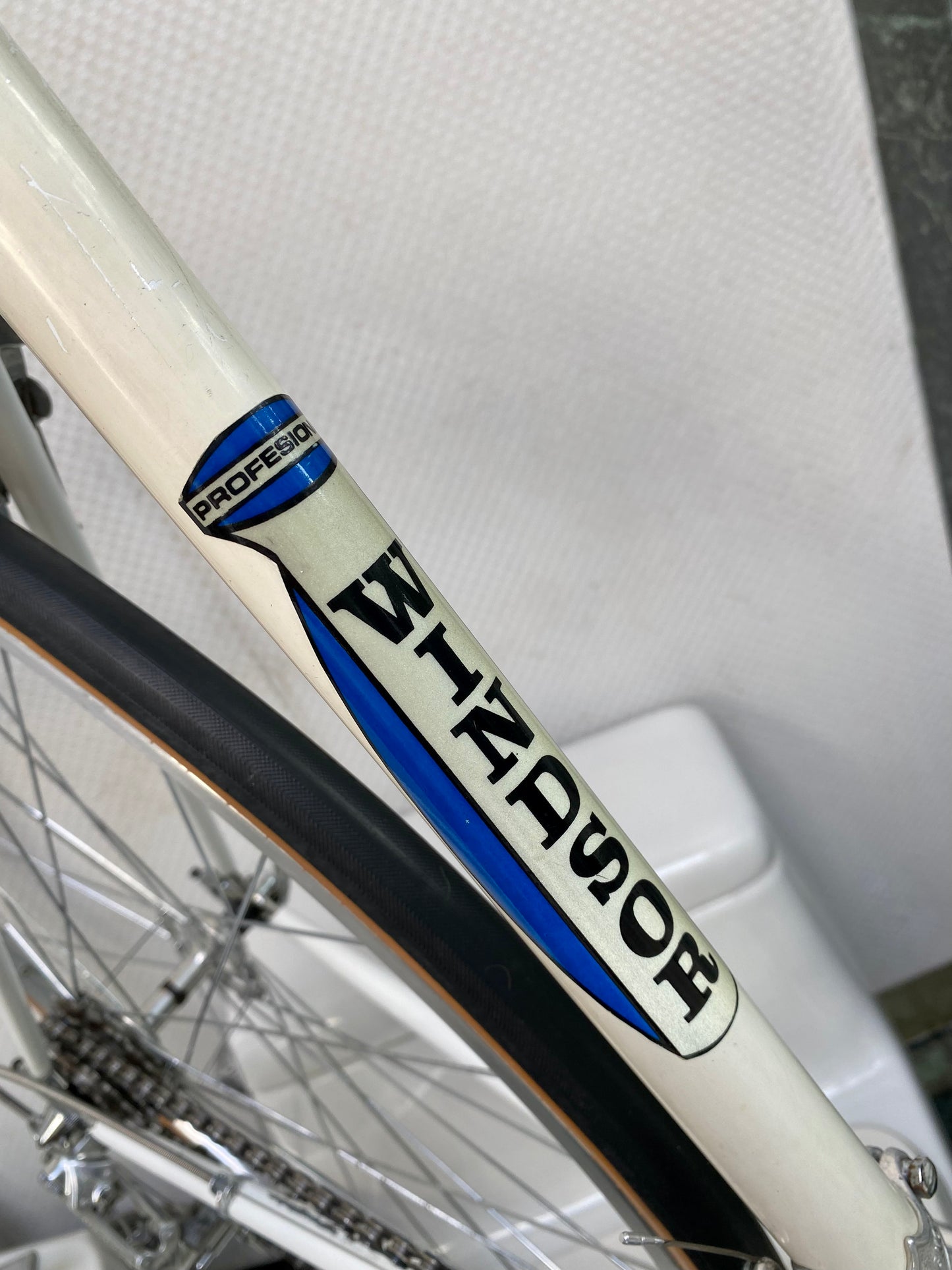 (SIZE 54cm) 1970's WINDSOR PROFESSIONAL ROAD BIKE - CAMPAGNOLO NUOVO RECORD