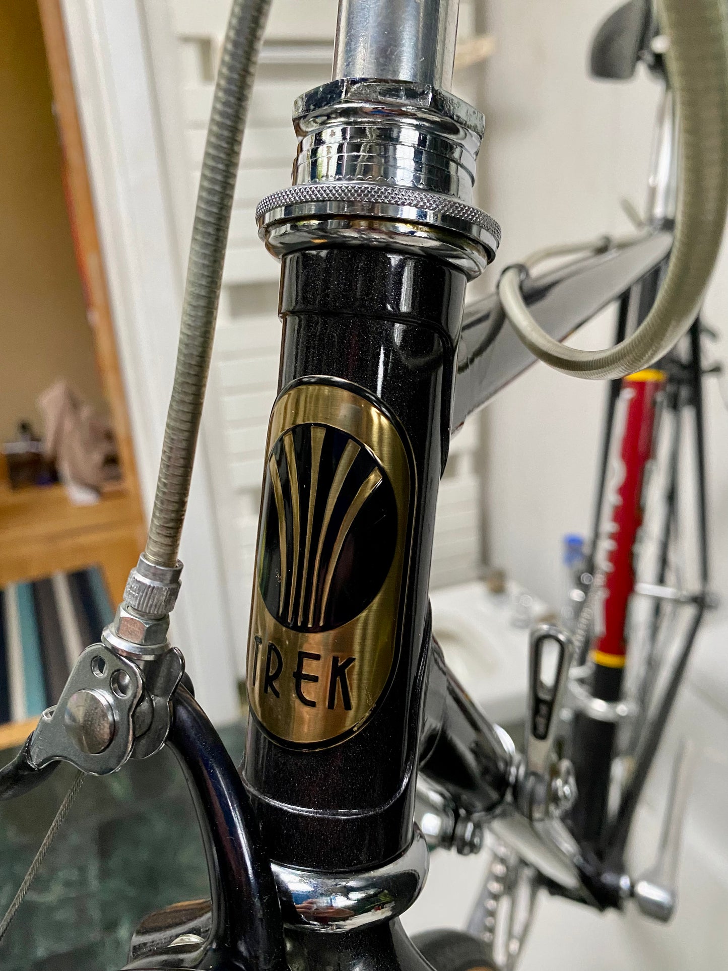 (SIZE 53cm) EARLY-1980's TREK 560 ROAD BIKE - LIKE NEW