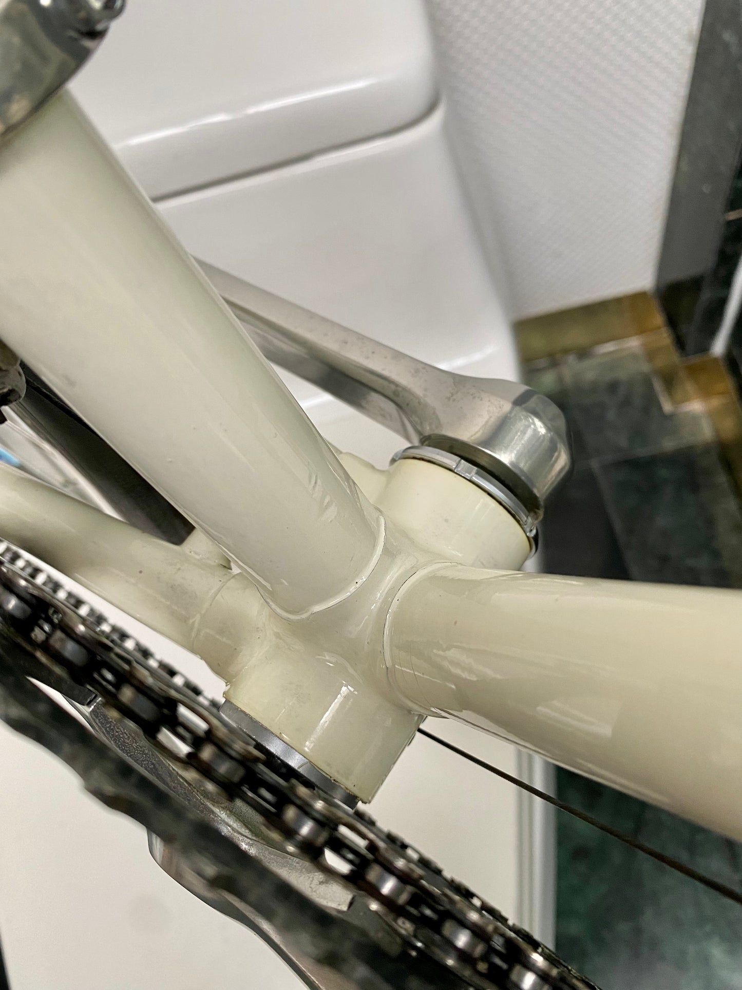 (SIZE 57cm) 1980's BIANCHI ROAD BIKE - LIKE NEW - SHIMANO 105 - COLUMBUS