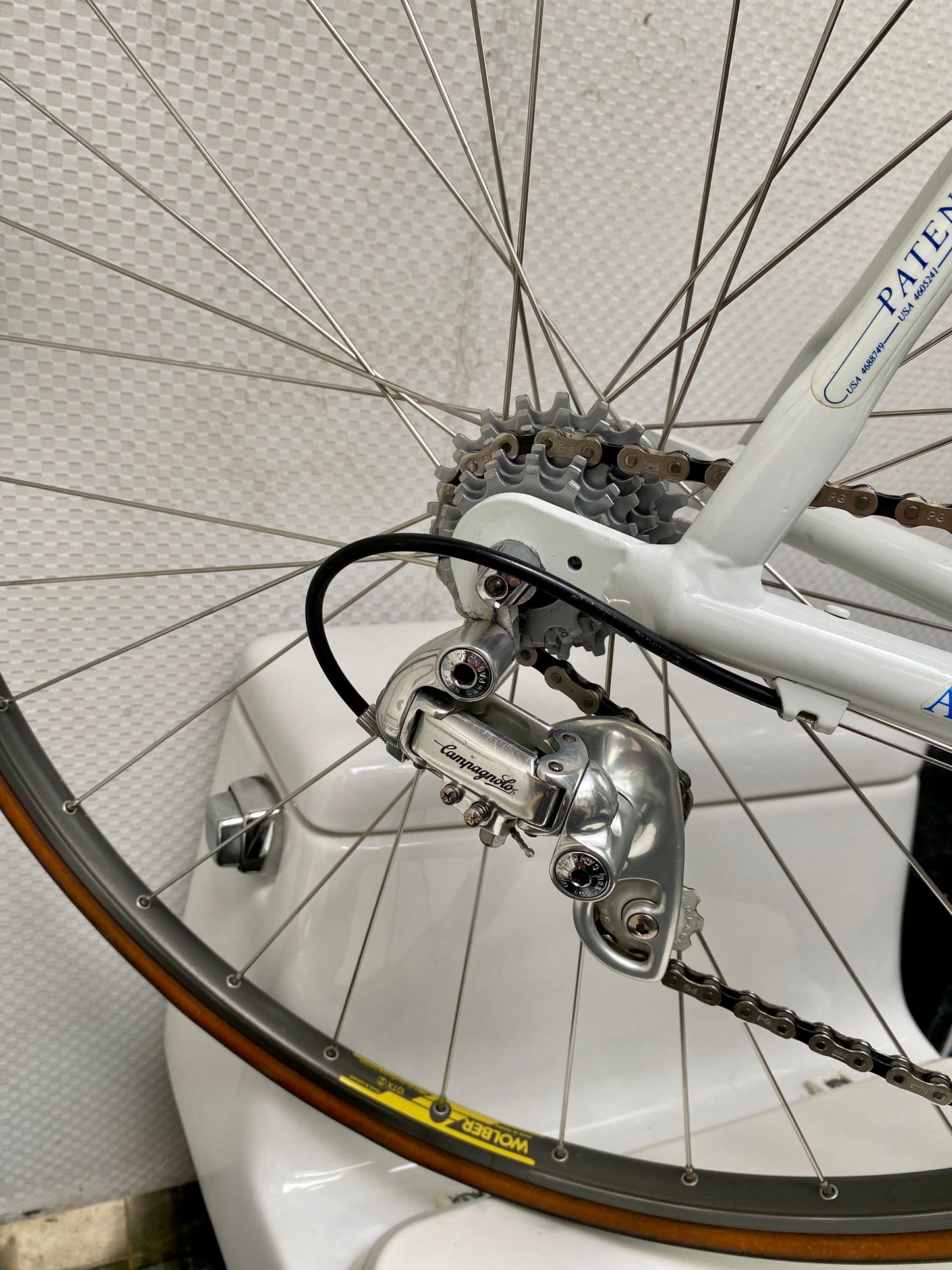 (SIZE 56cm) 1980's CANNONDALE "ATHENA" ROAD BIKE - CAMPAGNOLO ATHENA