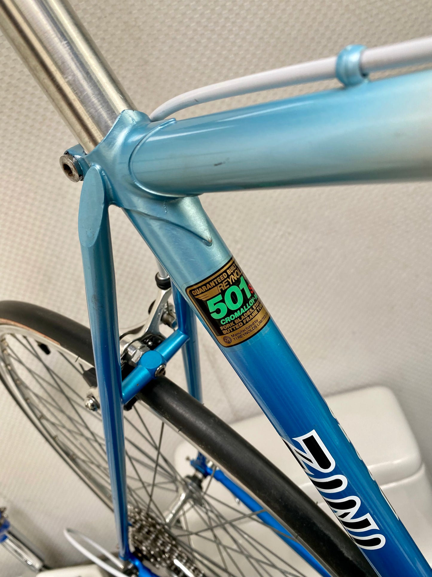 (SIZE 56cm) 1980's ZINI ROAD BIKE - SHIMANO 105 - REYNOLDS STEEL