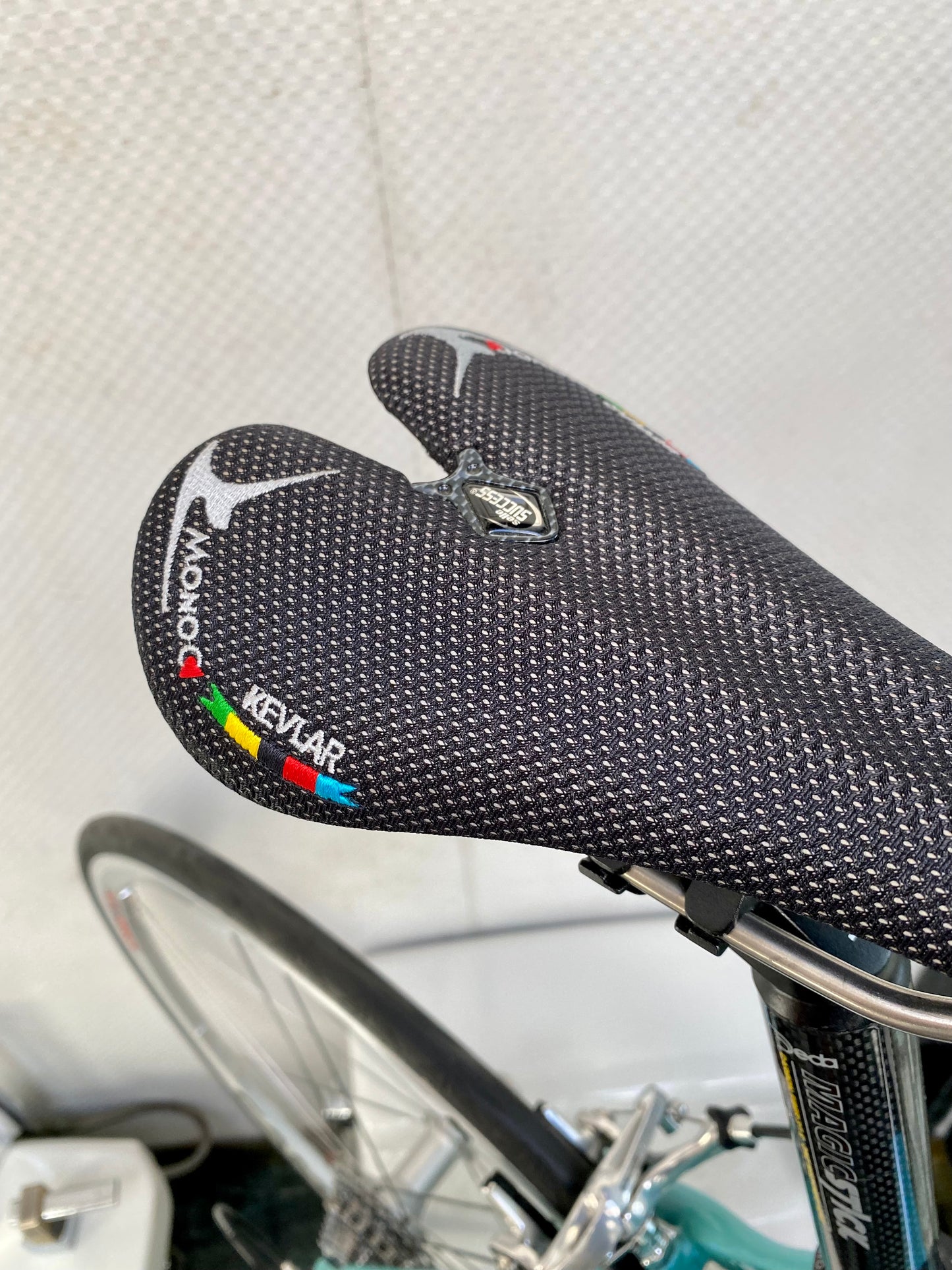 (SIZE 54cm) CLASSIC BIANCHI 928 T-CUBE ROAD BIKE - CELESTE - CAMPAGNOLO CHORUS