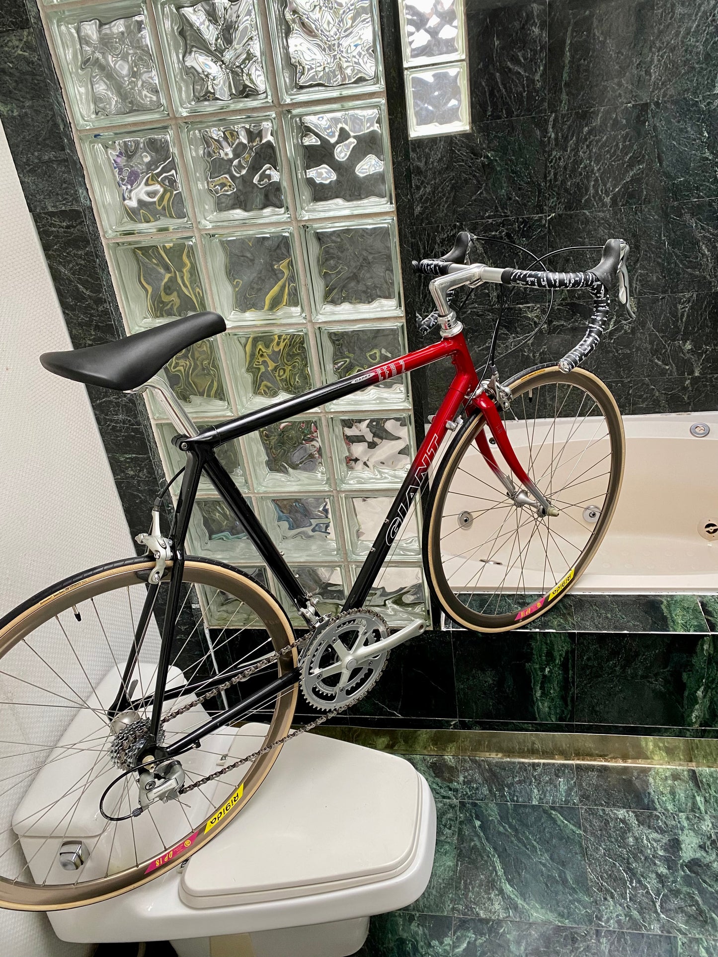 (SIZE 56cm) 1990's GIANT CFR 2 CARBON ROAD BIKE - LIKE NEW