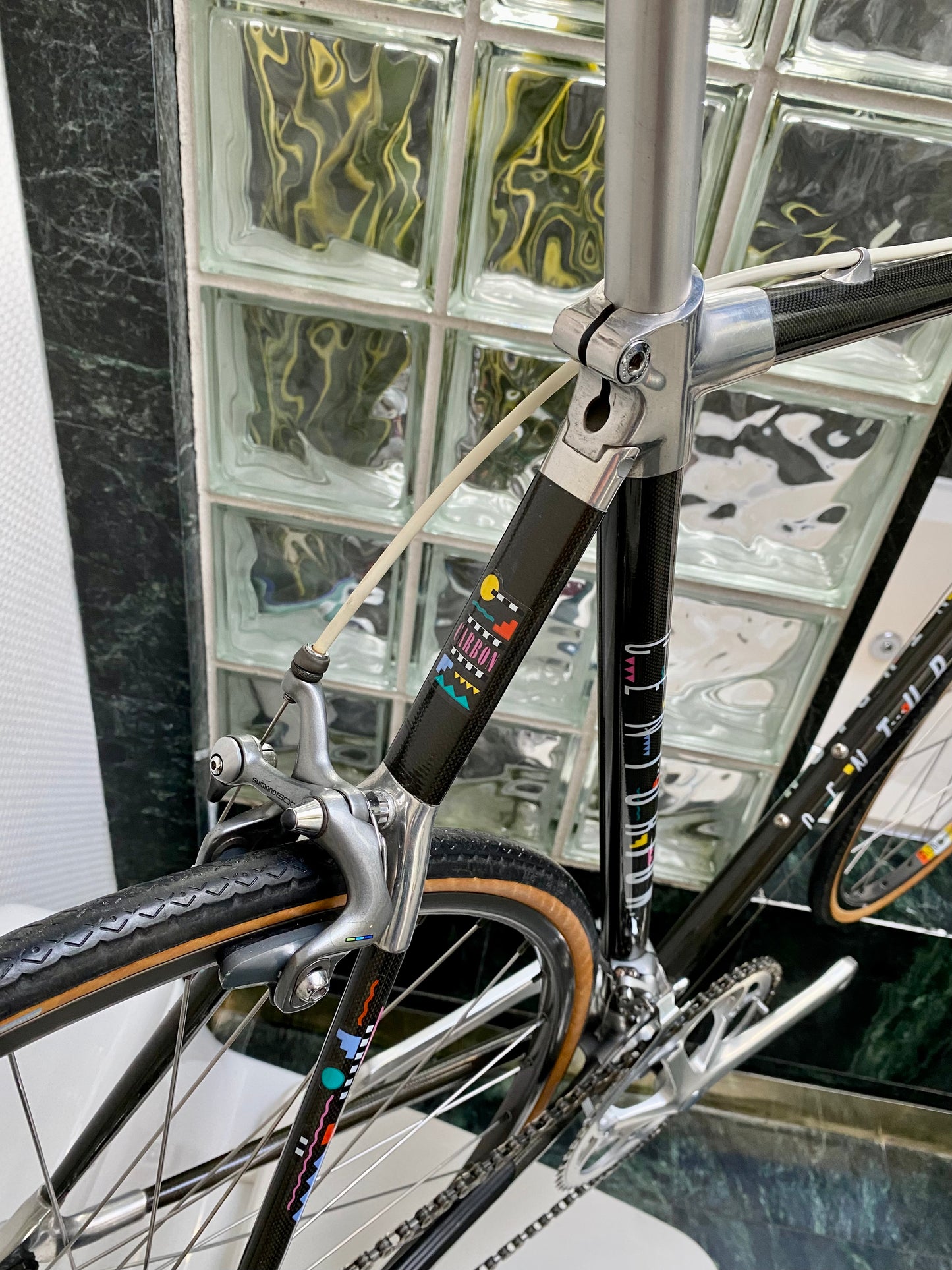 (SIZE 56cm) 1980's CENTURION CARBON ROAD BIKE - SHIMANO 600 - SPOTLESS