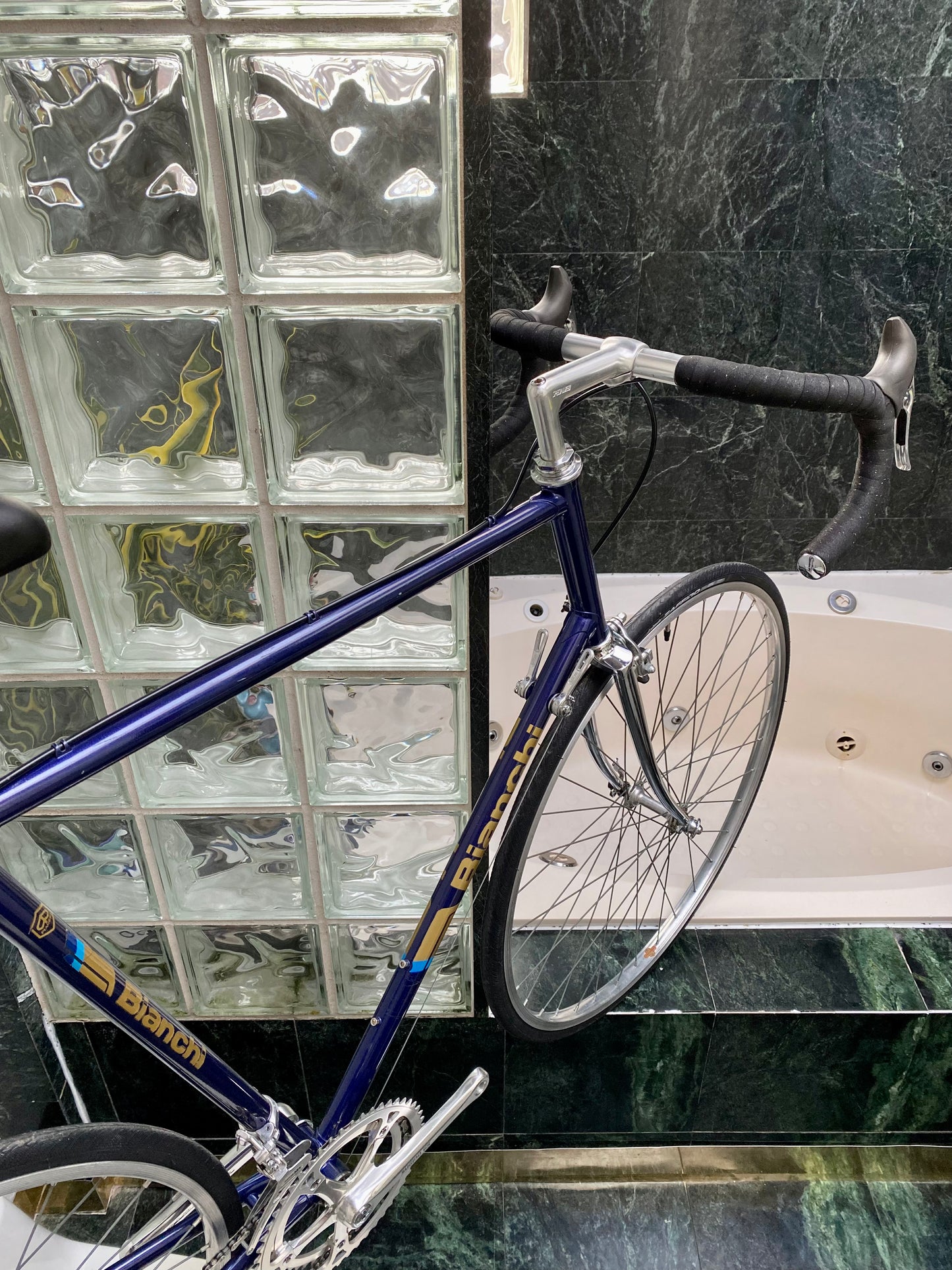 (SIZE 63cm) 1980's BIANCHI ROAD BIKE - BARELY USED - NICE!