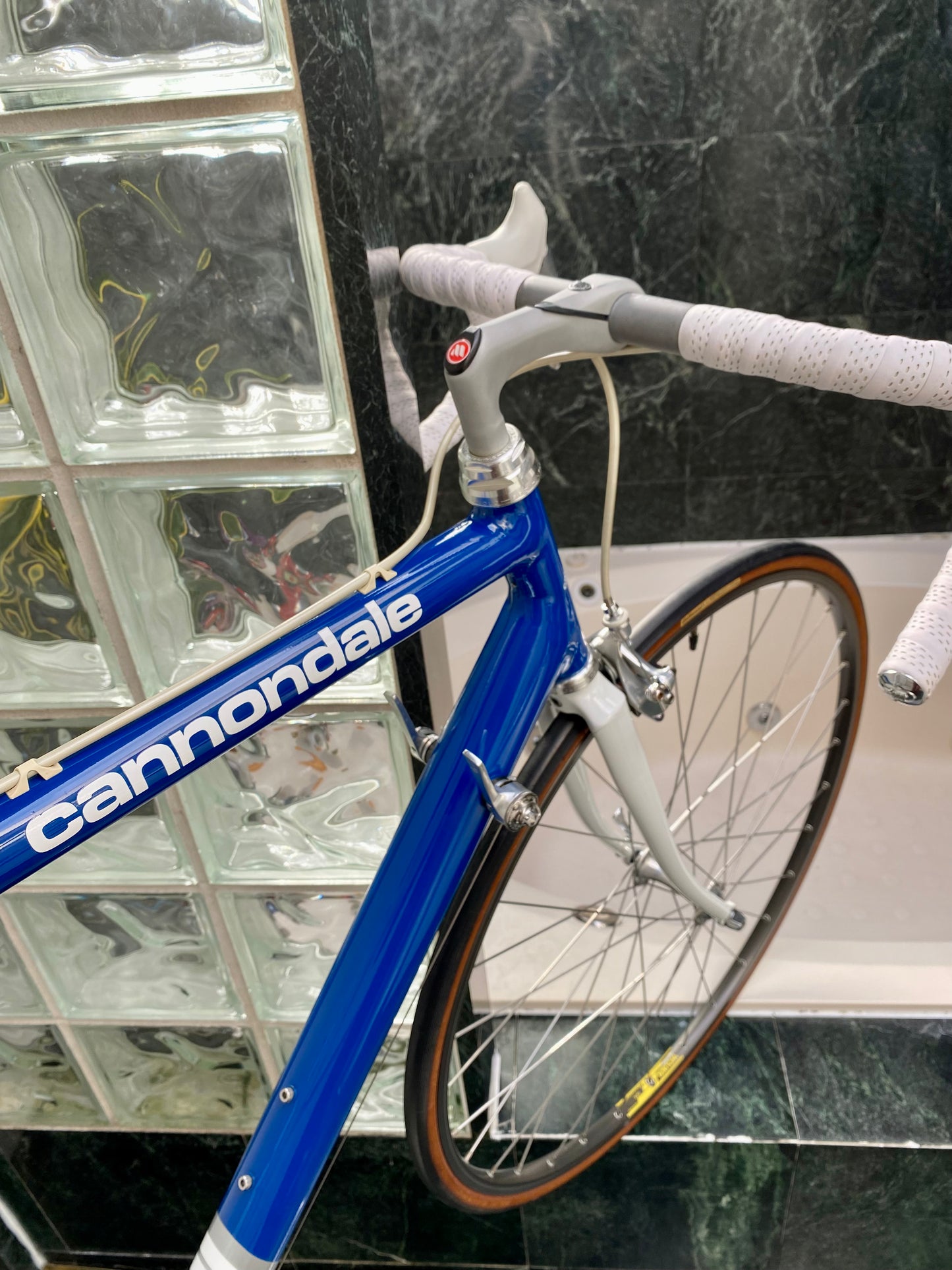 (SIZE 56cm) 1980's CANNONDALE "ATHENA" ROAD BIKE - CAMPAGNOLO ATHENA