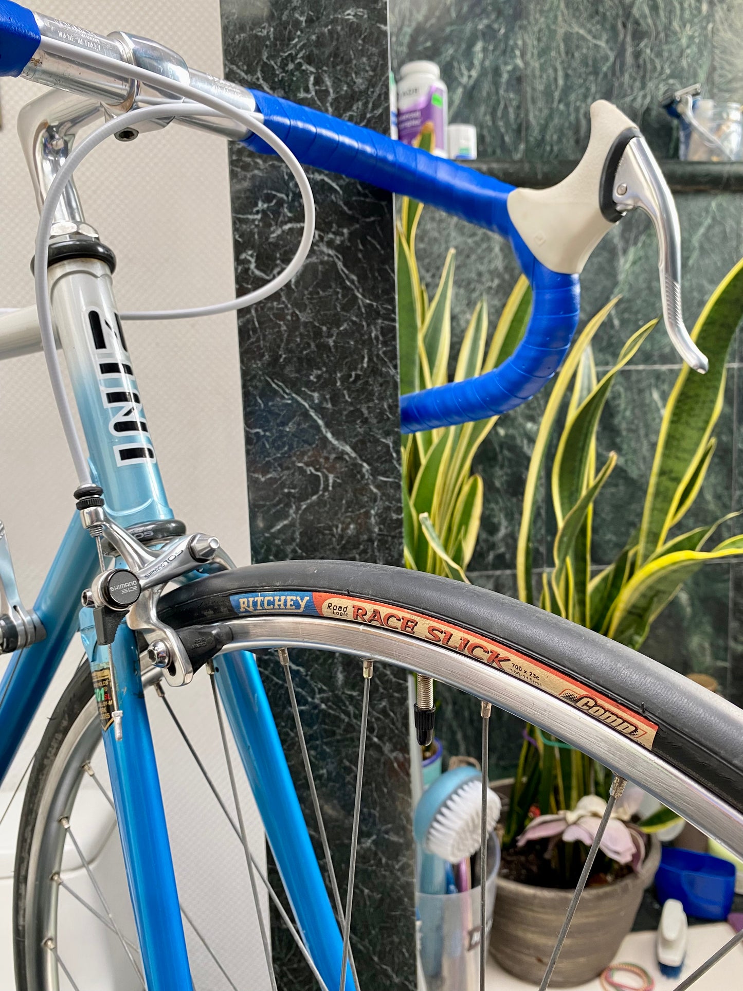 (SIZE 56cm) 1980's ZINI ROAD BIKE - SHIMANO 105 - REYNOLDS STEEL