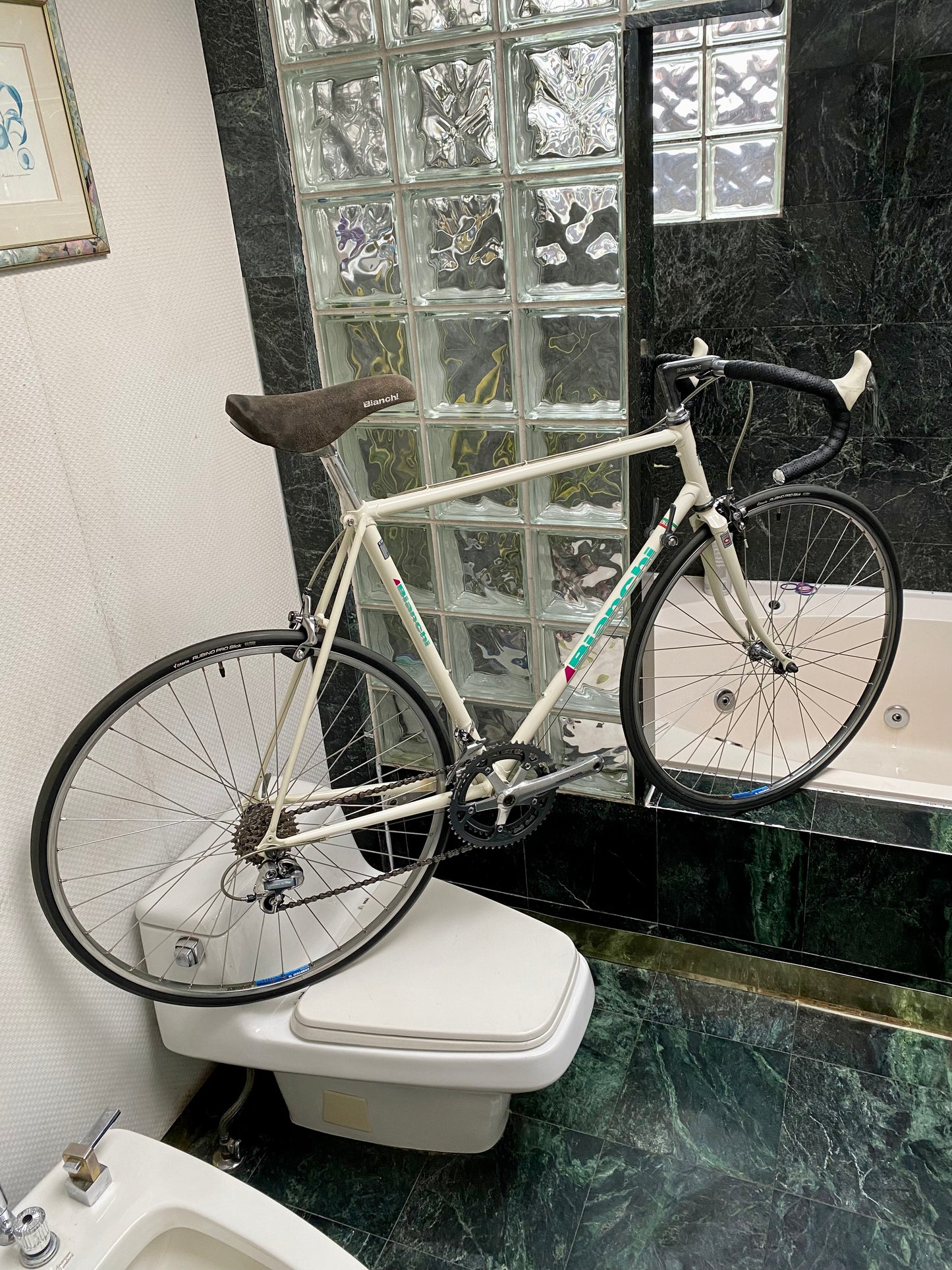 (SIZE 57cm) 1980's BIANCHI ROAD BIKE - LIKE NEW - SHIMANO 105 - COLUMBUS