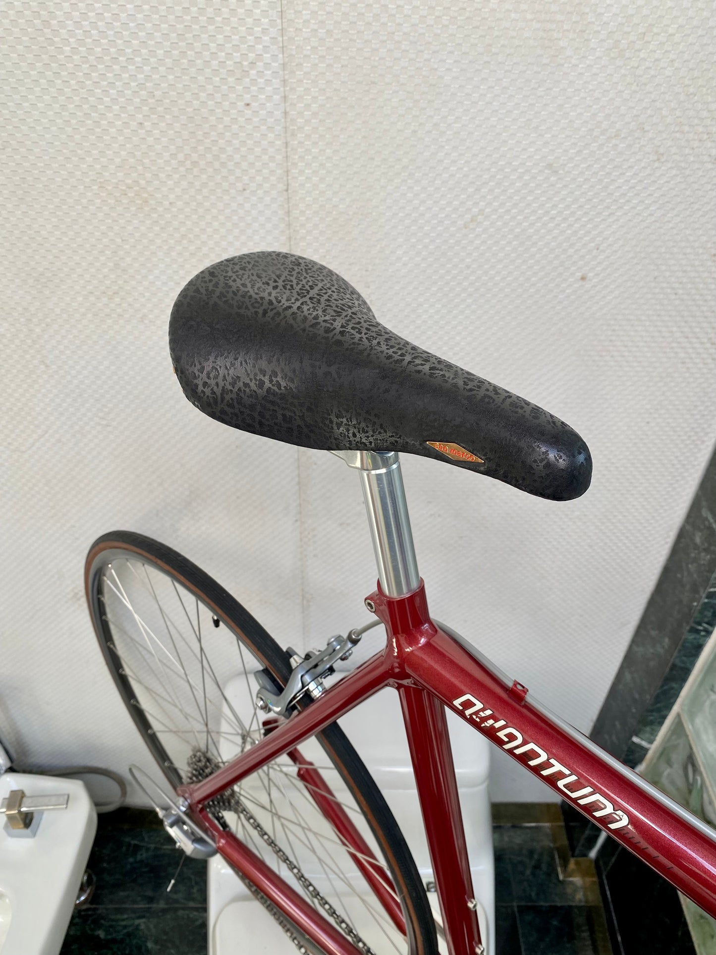 (SIZE 56cm) 1980's KLEIN QUANTUM ROAD BIKE - SHIMANO 600 - SPOTLESS - RARE