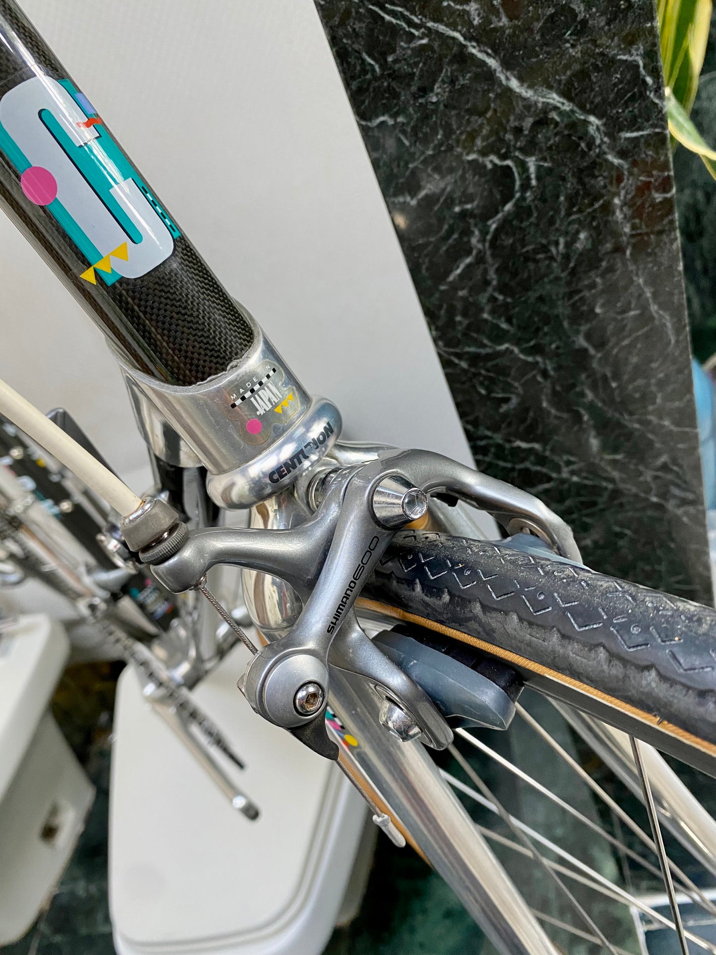 (SIZE 56cm) 1980's CENTURION CARBON ROAD BIKE - SHIMANO 600 - SPOTLESS