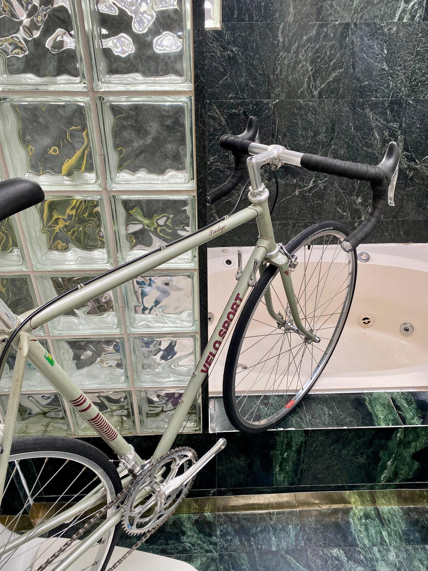 (SIZE 56cm) 1980's VELO SPORT PRESTIGE ROAD BIKE - SHIMANO 600 ARABESQUE