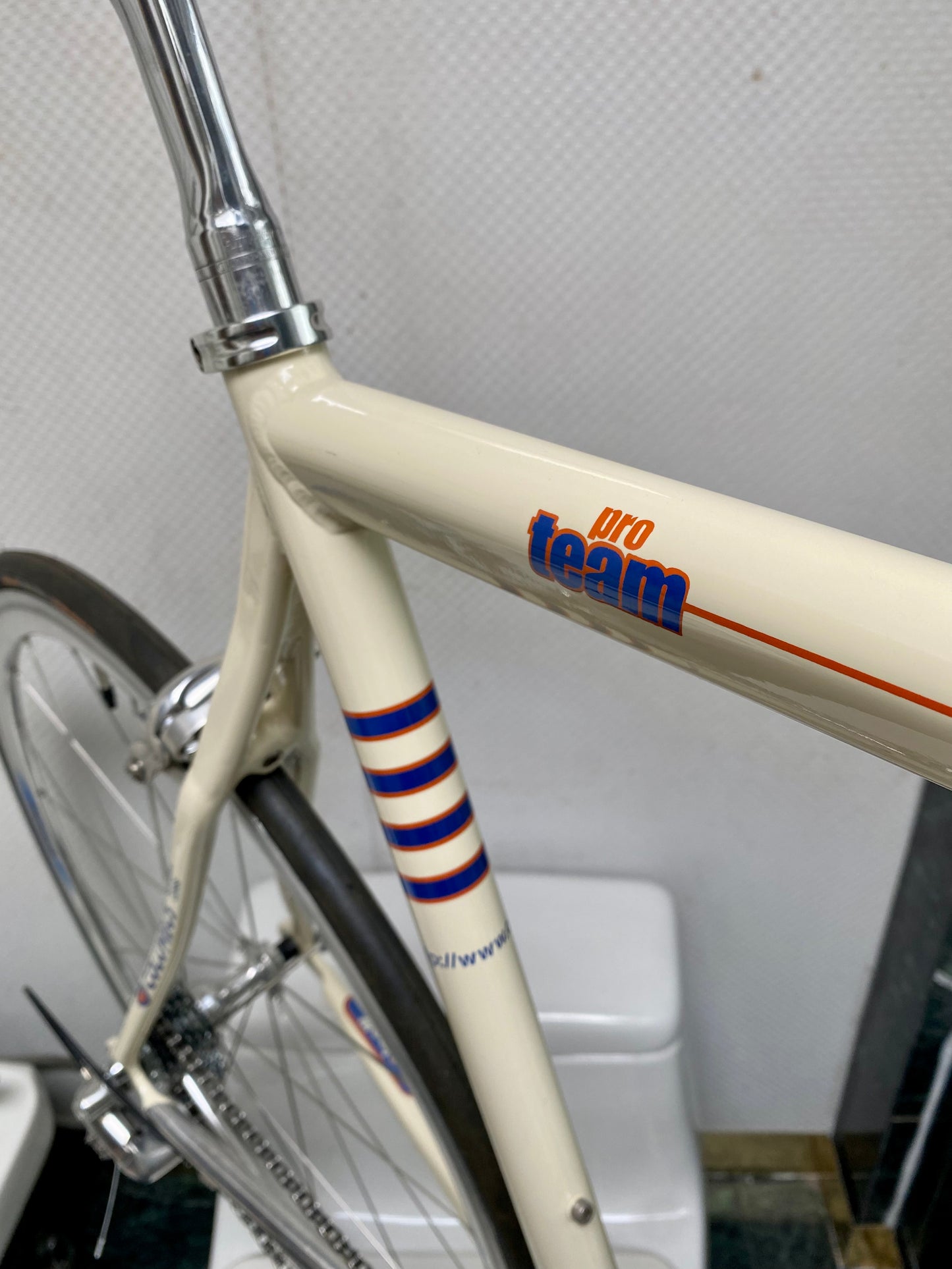 (SIZE 56cm) 1990's CINELLI PRO TEAM ROAD BIKE - CAMPAGNOLO ATHENA GROUPSET - LIKE NEW