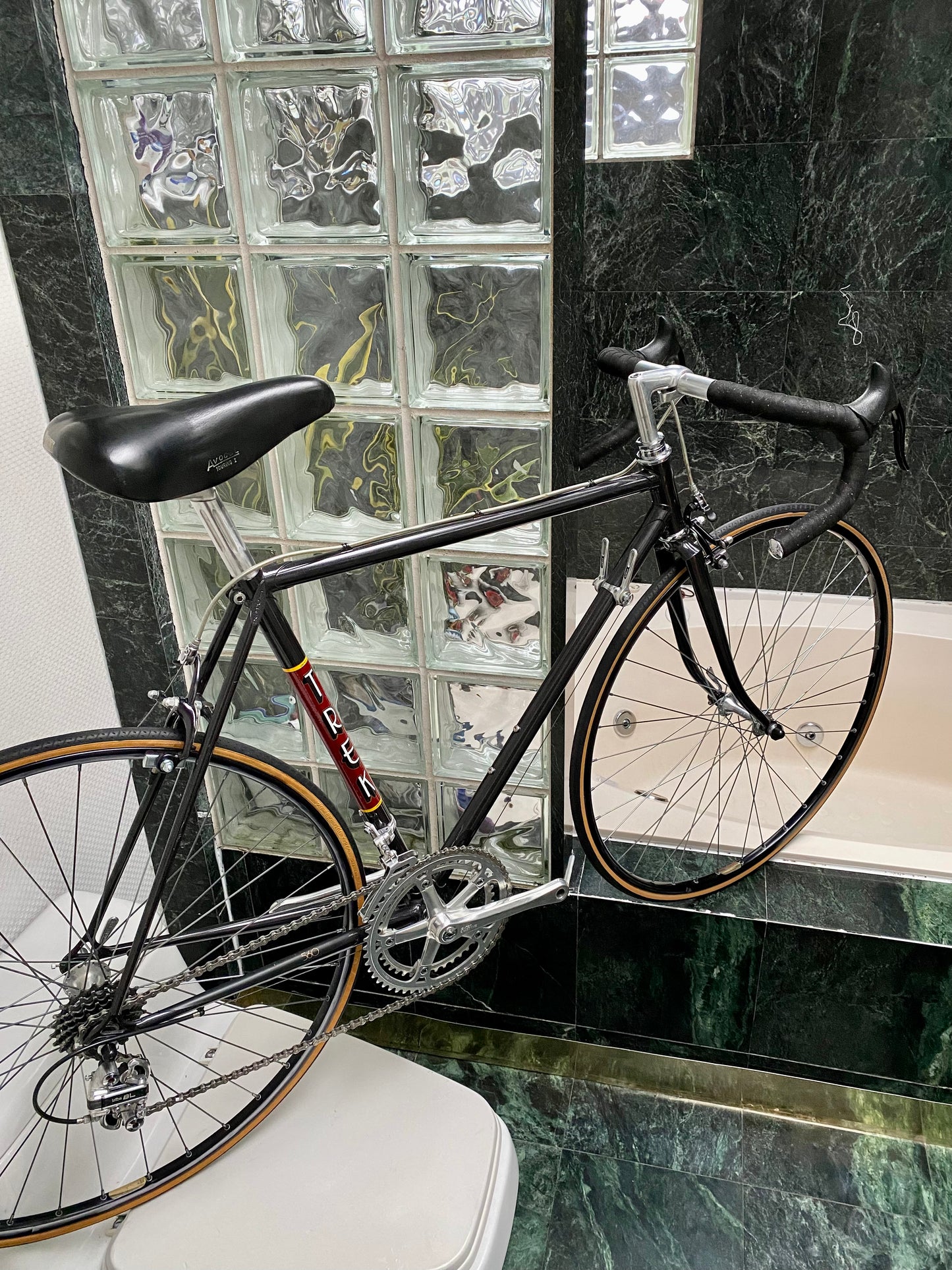 (SIZE 53cm) EARLY-1980's TREK 560 ROAD BIKE - LIKE NEW