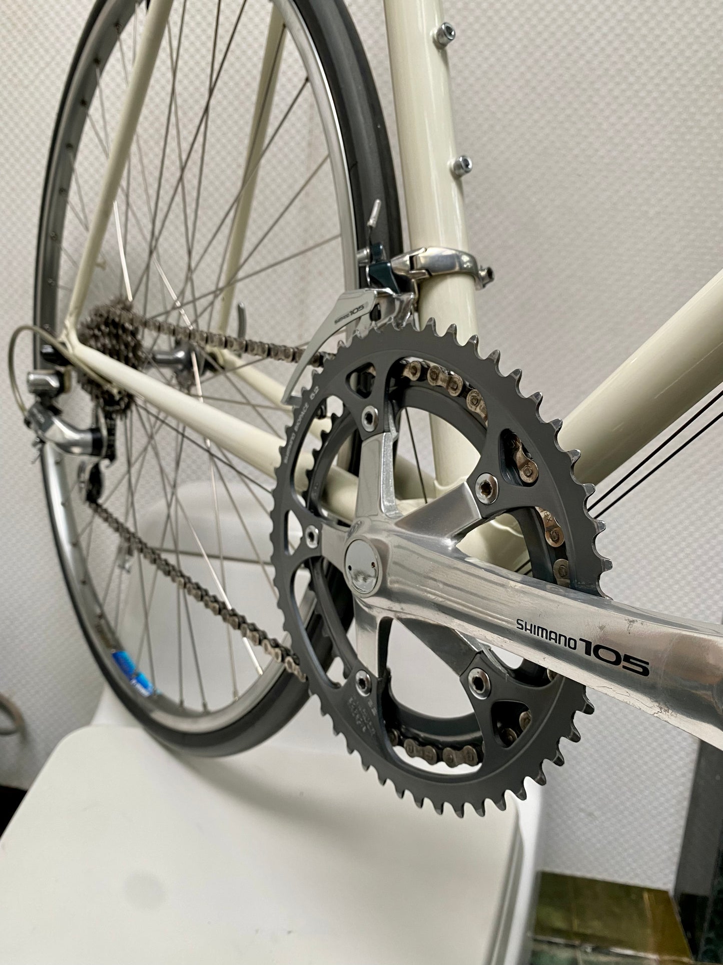 (SIZE 57cm) 1980's BIANCHI ROAD BIKE - LIKE NEW - SHIMANO 105 - COLUMBUS