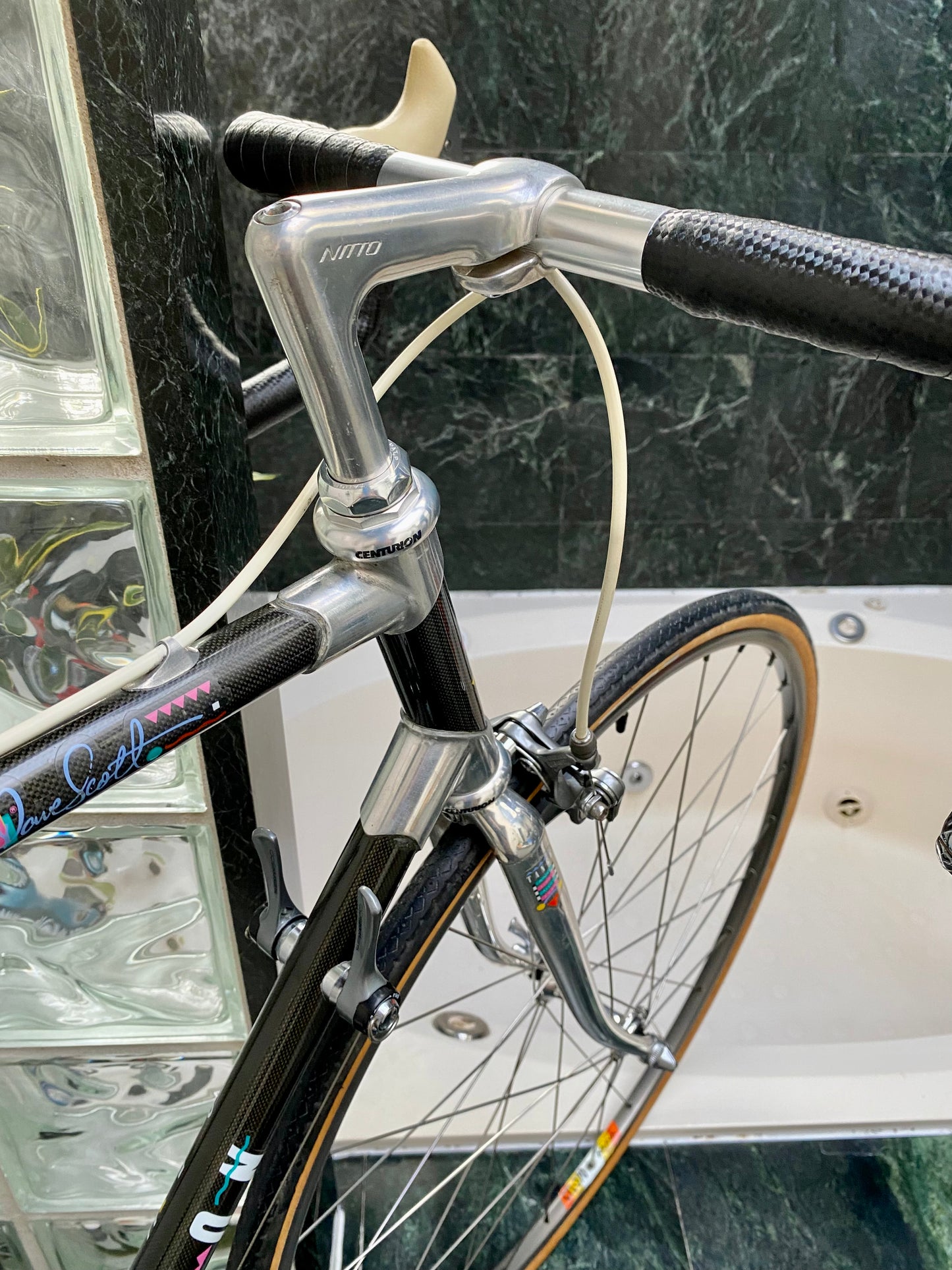 (SIZE 56cm) 1980's CENTURION CARBON ROAD BIKE - SHIMANO 600 - SPOTLESS