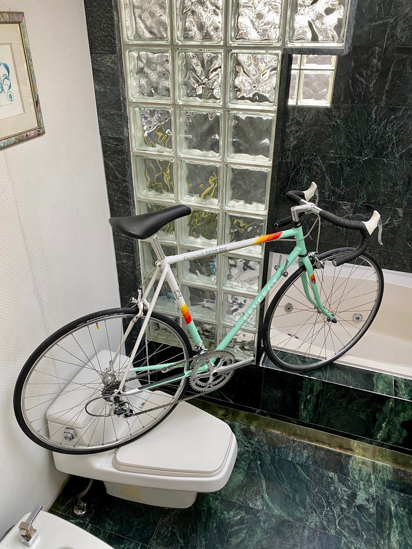 (SIZE 56cm) 1980's PEUGEOT ROAD BIKE - SHIMANO 105