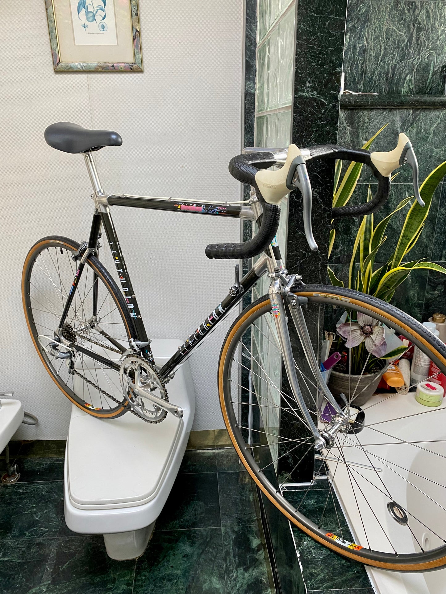 (SIZE 56cm) 1980's CENTURION CARBON ROAD BIKE - SHIMANO 600 - SPOTLESS