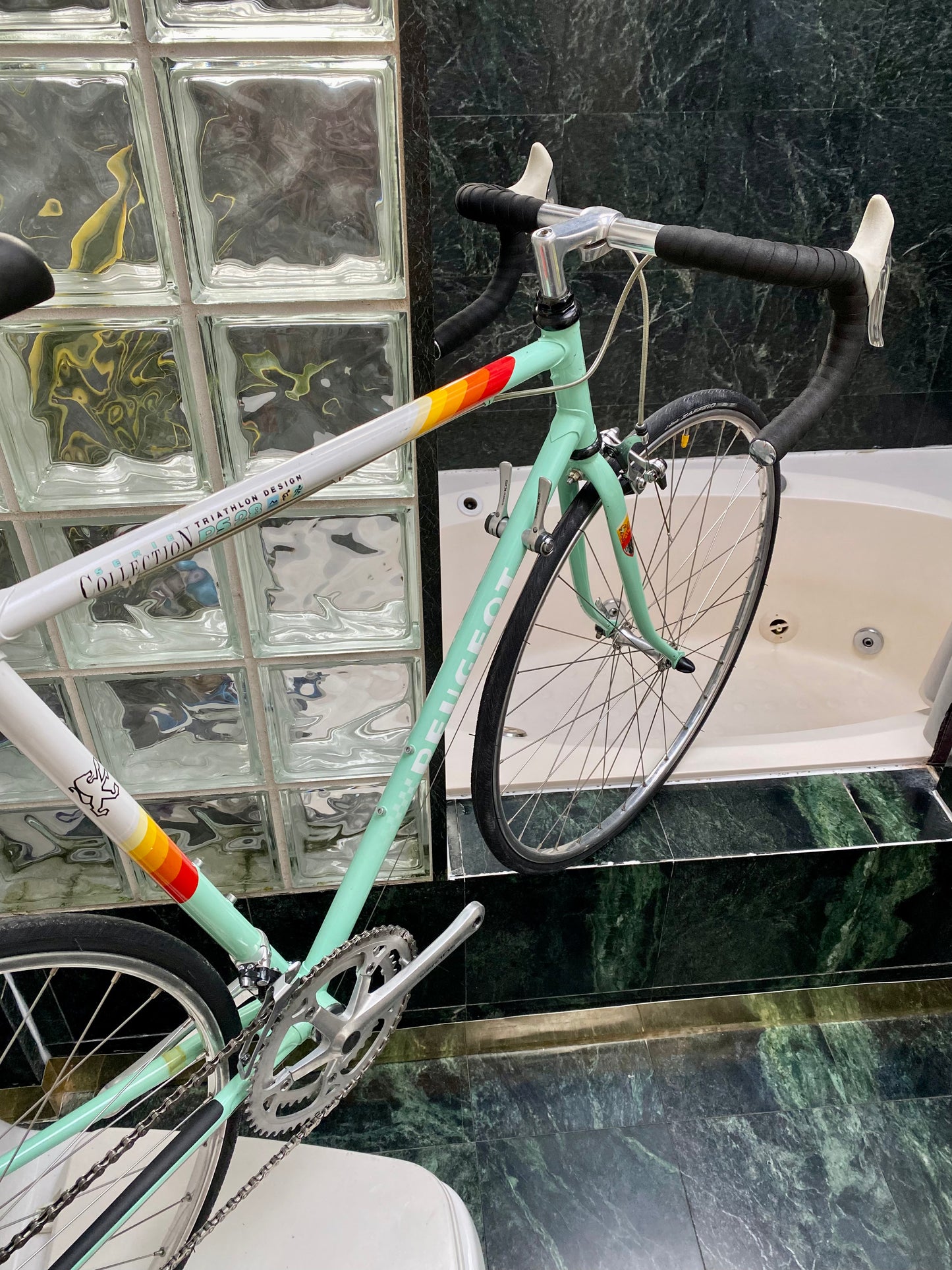 (SIZE 56cm) 1980's PEUGEOT ROAD BIKE - SHIMANO 105