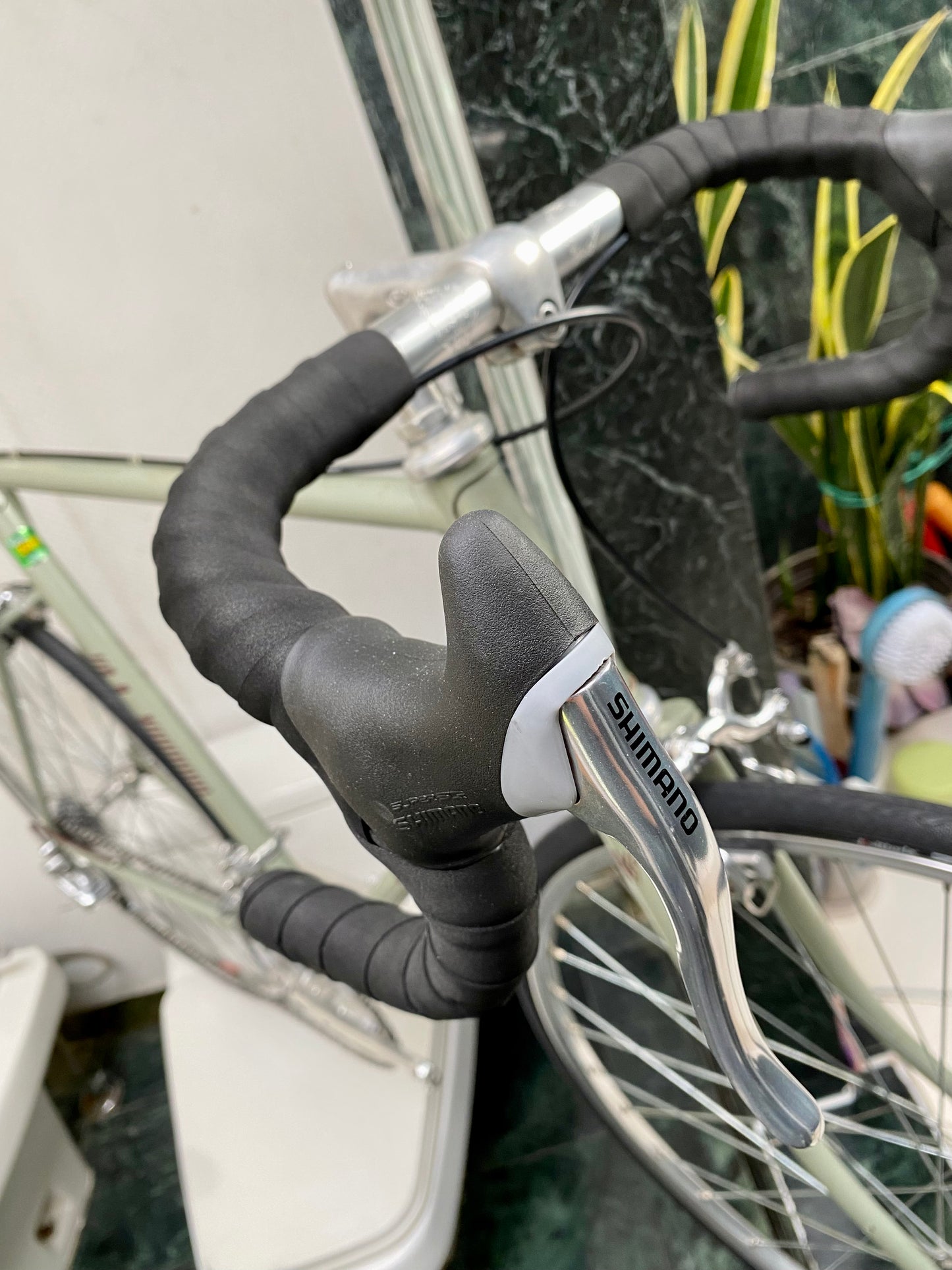 (SIZE 56cm) 1980's VELO SPORT PRESTIGE ROAD BIKE - SHIMANO 600 ARABESQUE