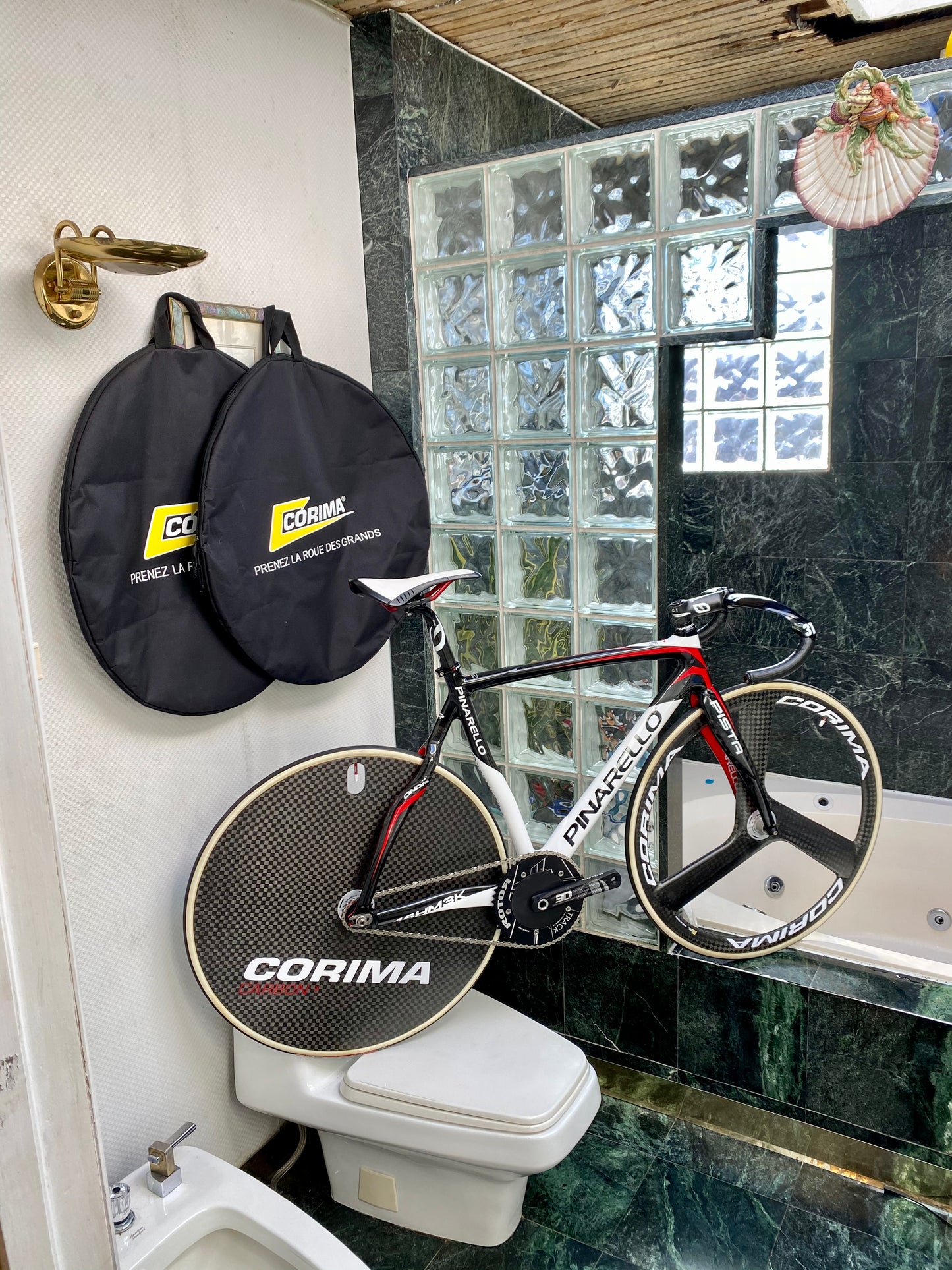 Carbon track deals bike