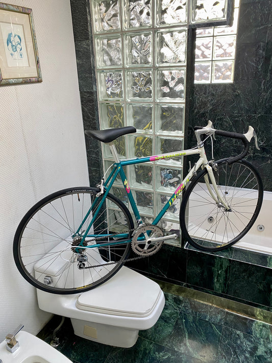 (SIZE 52cm) 1980's SPECIALIZED SIRRUS ROAD BIKE - SHIMANO 105 - SUPER COOL