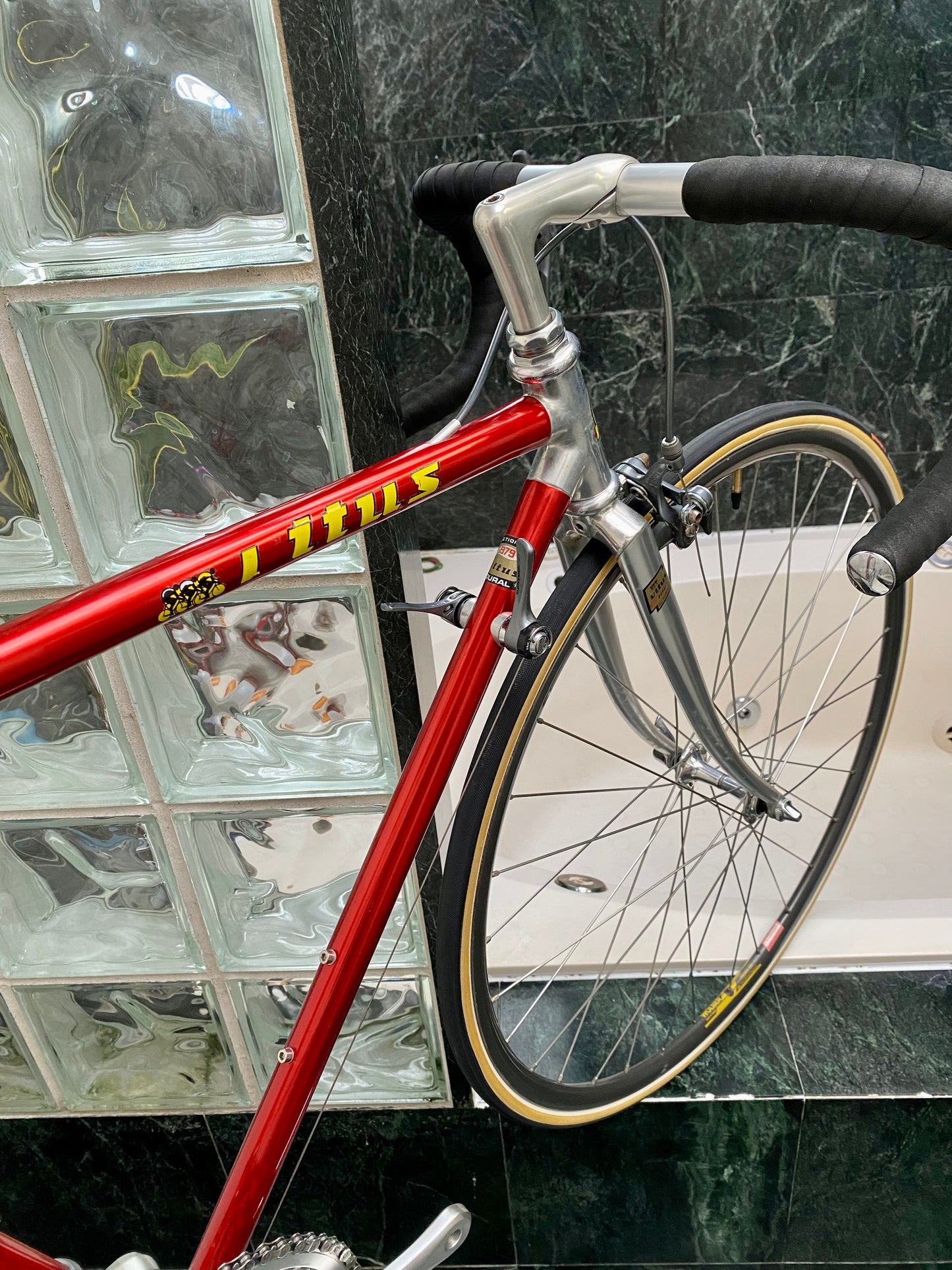 (SIZE 50cm) 1980's VITUS 979 ROAD BIKE - SHIMANO 600 - LIKE NEW