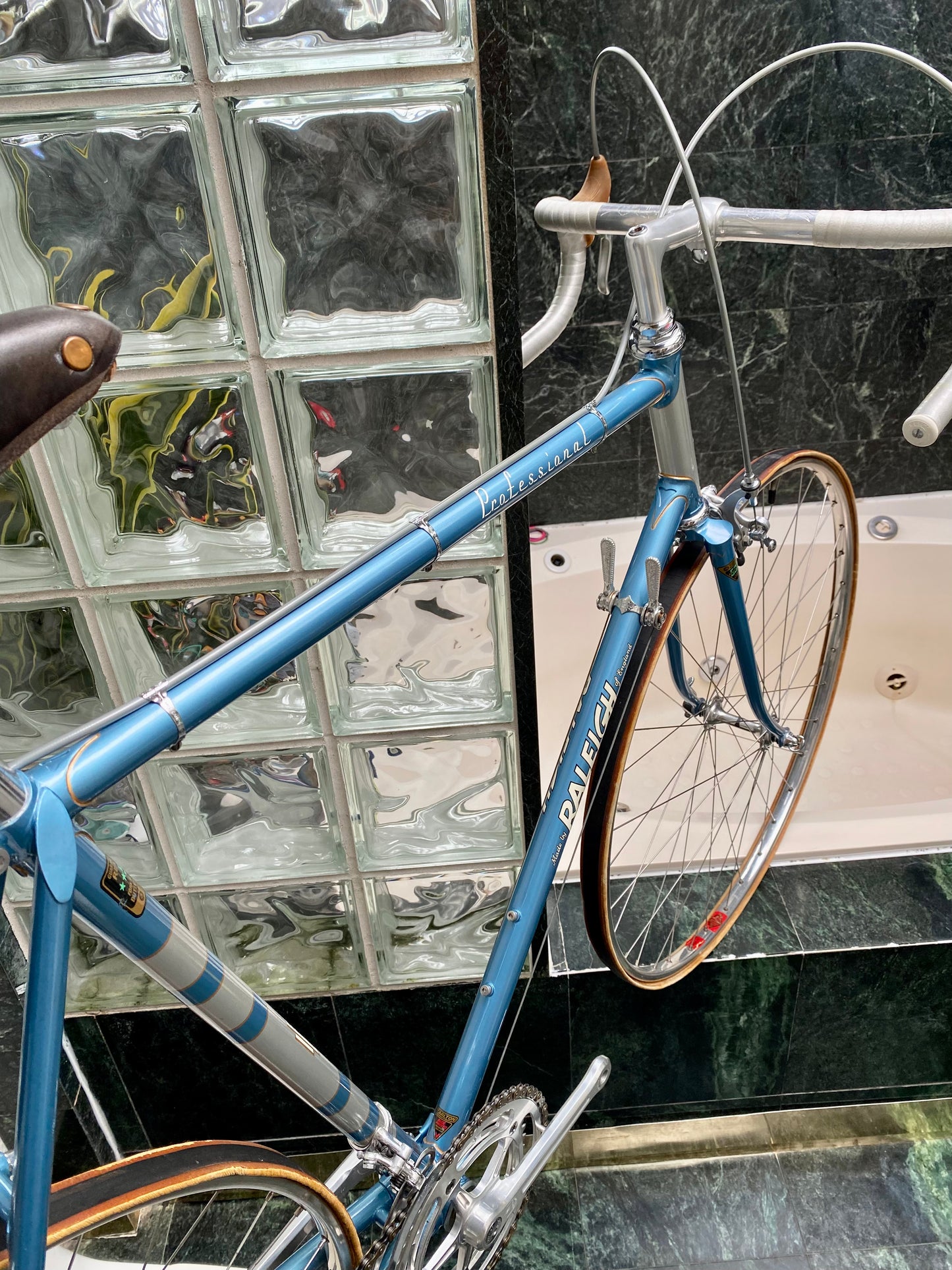 (SIZE 58cm) EARLY-1970's RALEIGH PROFESSIONAL ROAD BIKE - MUSEUM QUALITY PERFECTION!!!