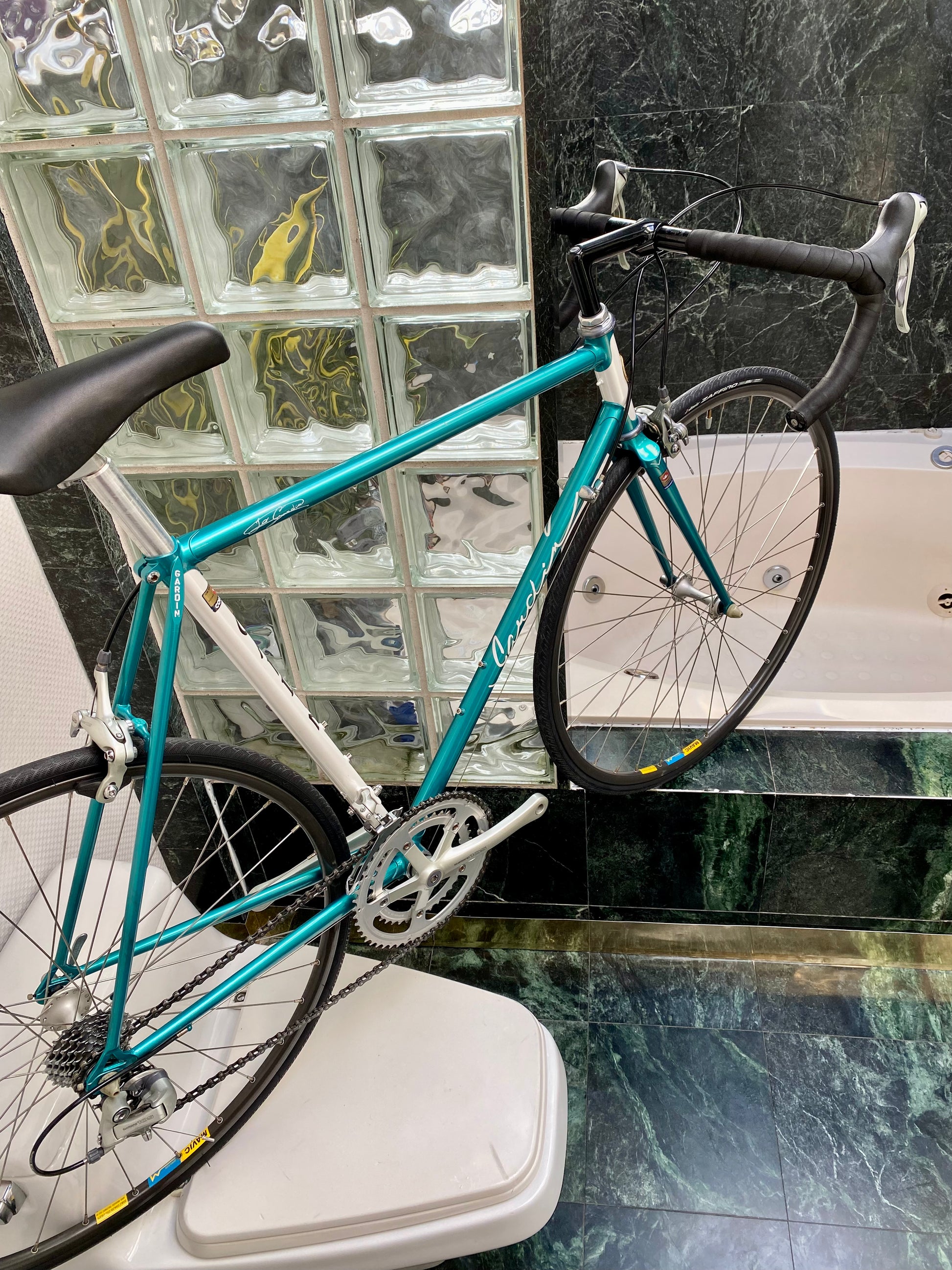 SIZE 55cm EARLY 1990 s GARDIN ROAD BIKE SHIMANO 105